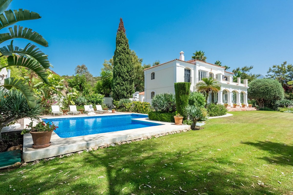 5 Bed Detached Villa in Nueva Andalucía