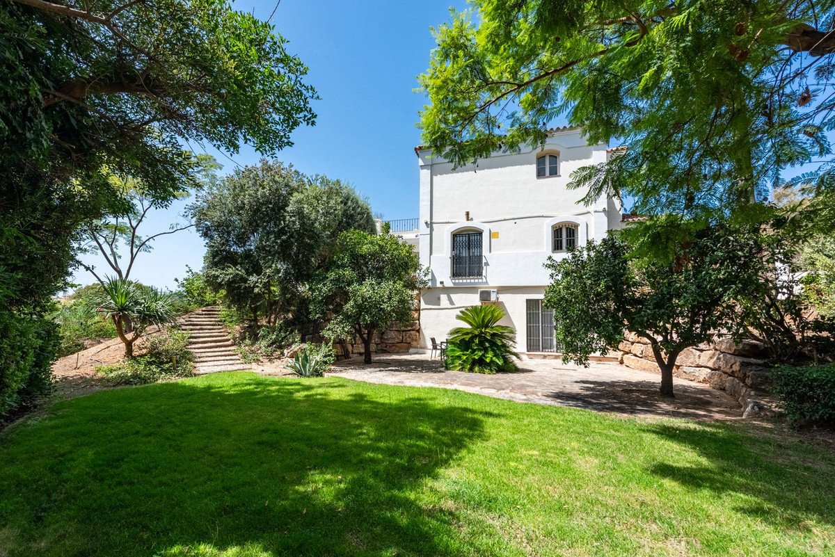 5 Bed Detached Villa in Nueva Andalucía