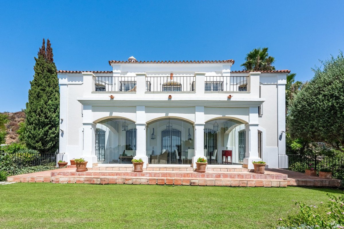 5 Bed Detached Villa in Nueva Andalucía