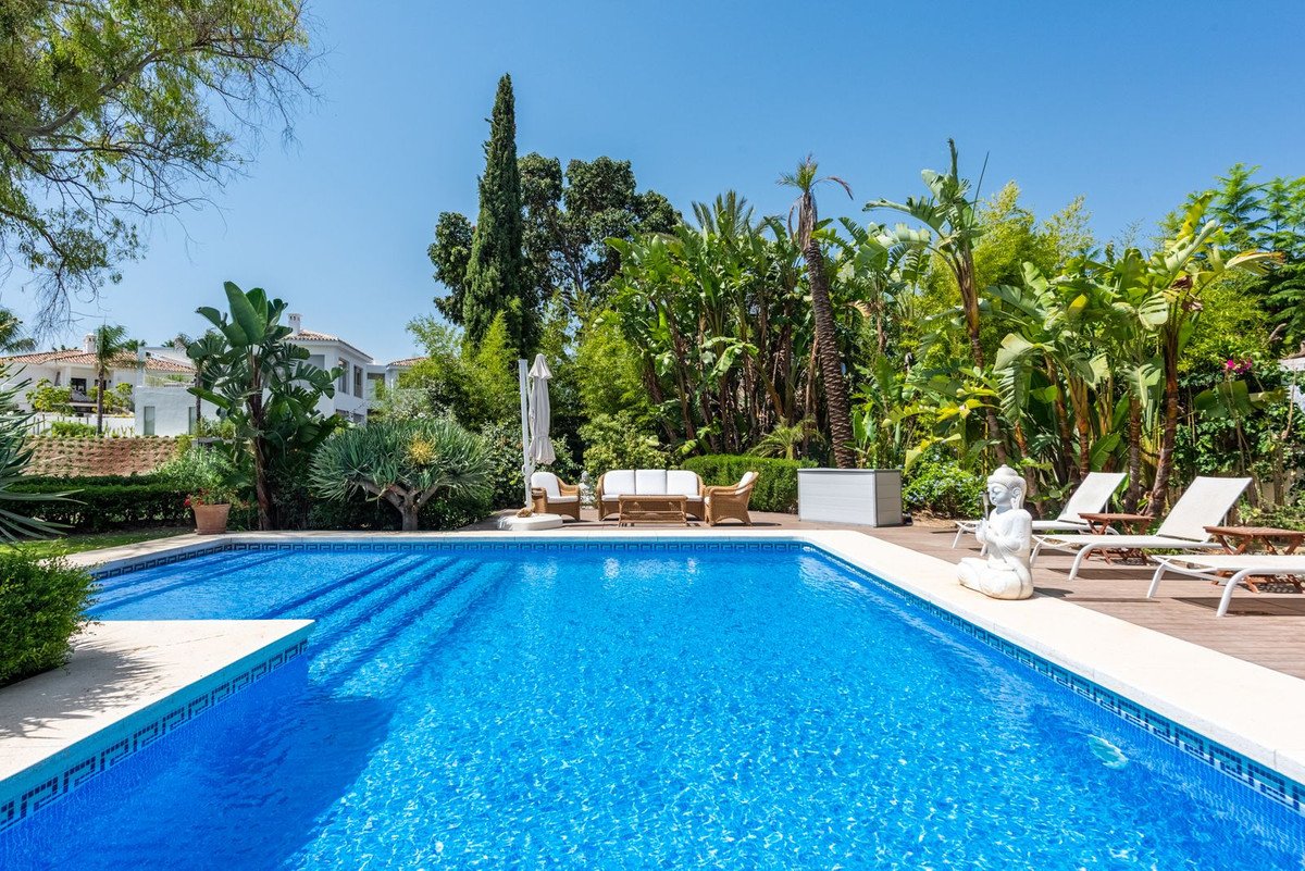 5 Bed Detached Villa in Nueva Andalucía