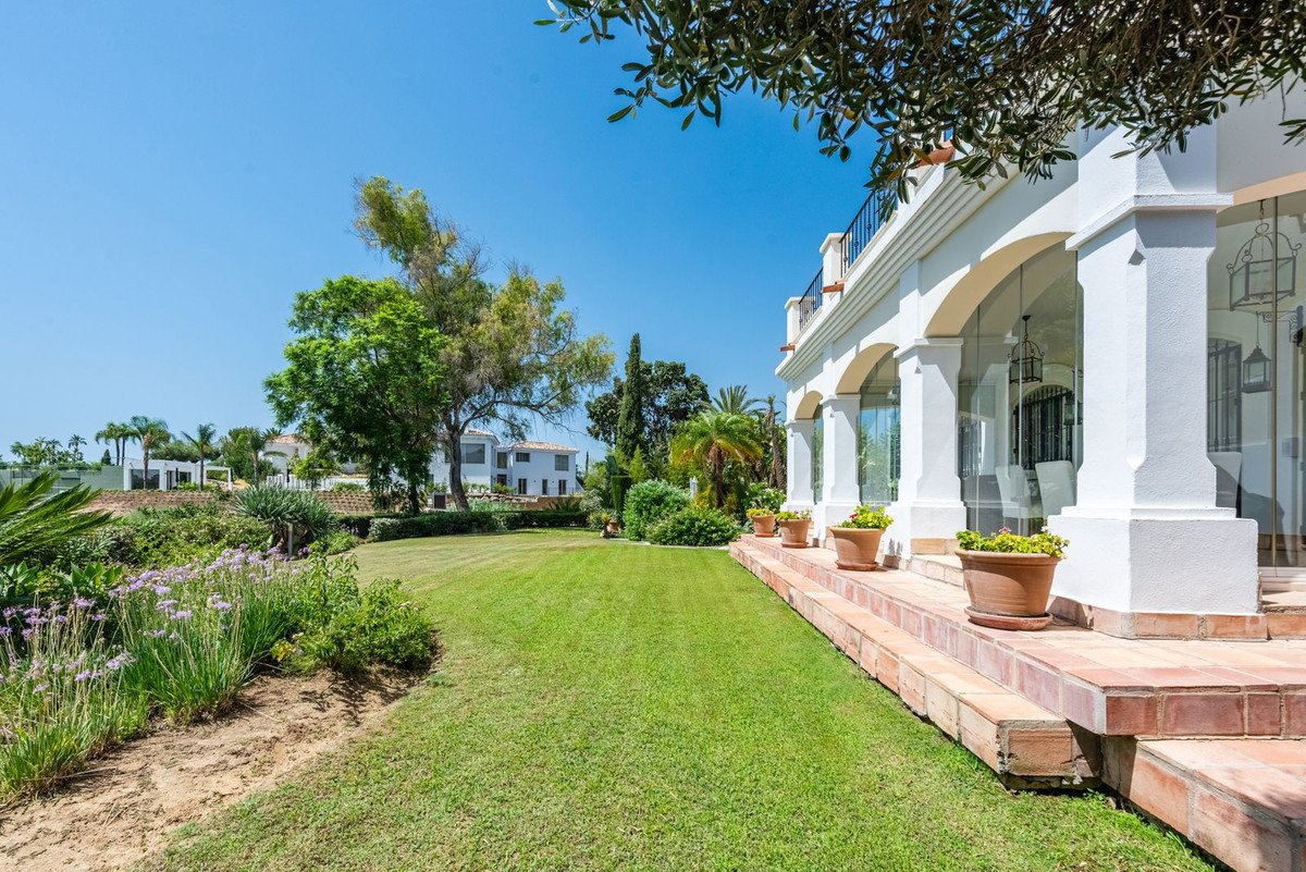 5 Bed Detached Villa in Nueva Andalucía