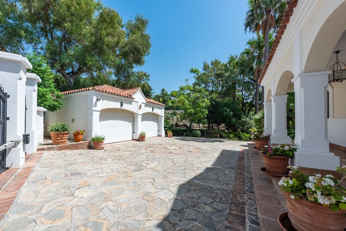5 Bed Detached Villa in Nueva Andalucía