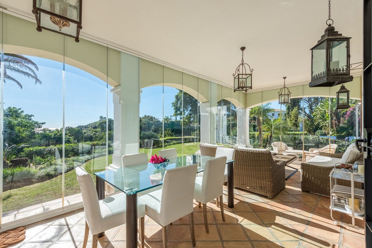 5 Bed Detached Villa in Nueva Andalucía