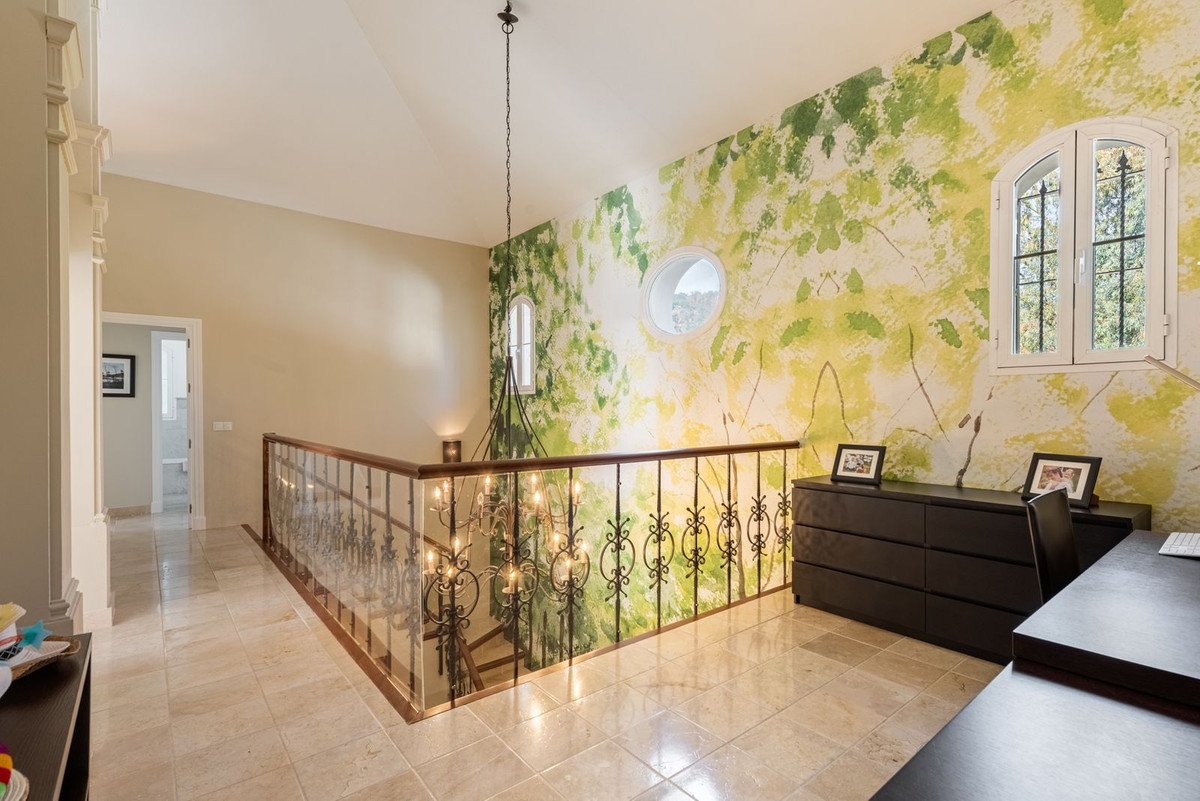 5 Bed Detached Villa in Nueva Andalucía