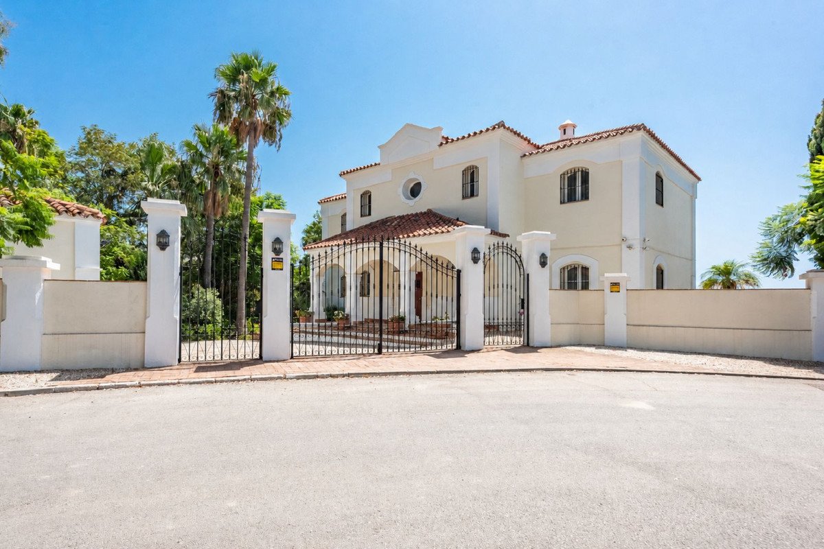 5 Bed Detached Villa in Nueva Andalucía