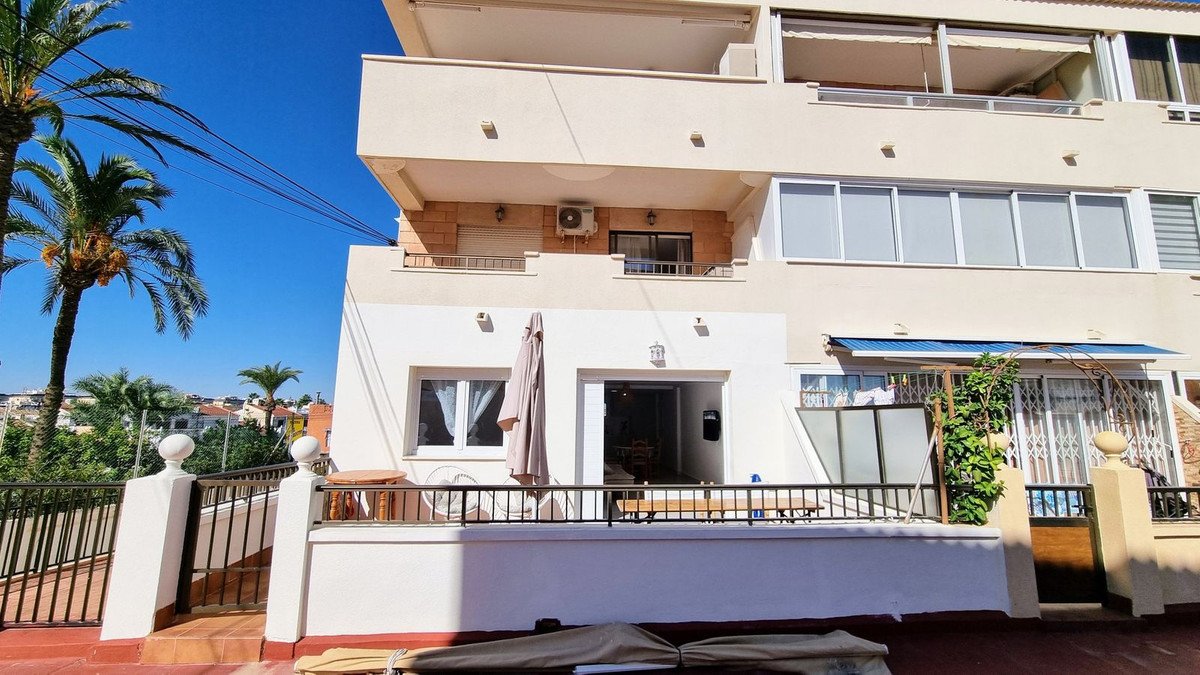 2 Bed Middle Floor Apartment in Mil Palmeras