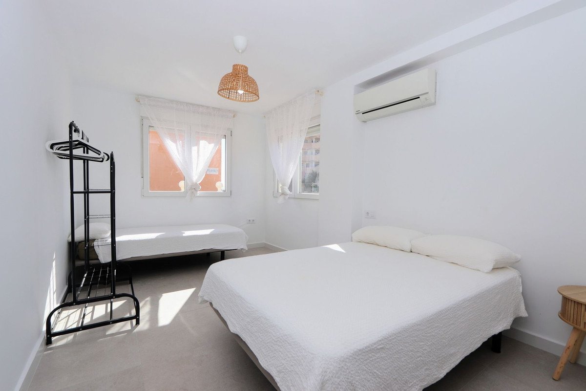 2 Bed Middle Floor Apartment in Mil Palmeras