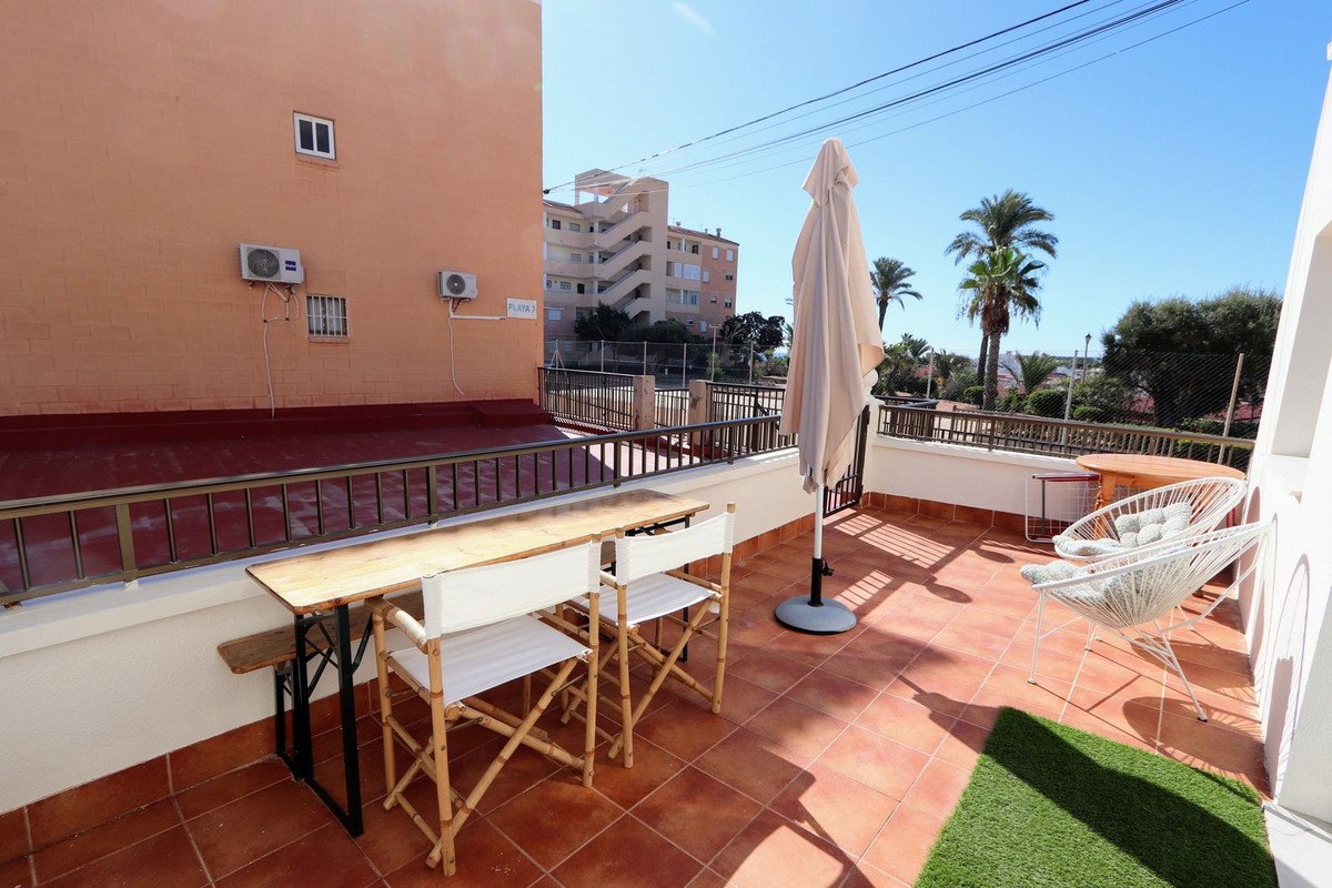 2 Bed Middle Floor Apartment in Mil Palmeras