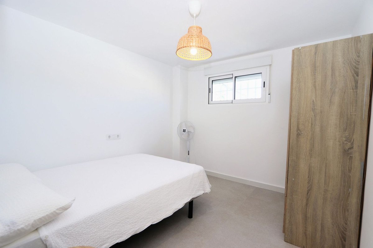 2 Bed Middle Floor Apartment in Mil Palmeras