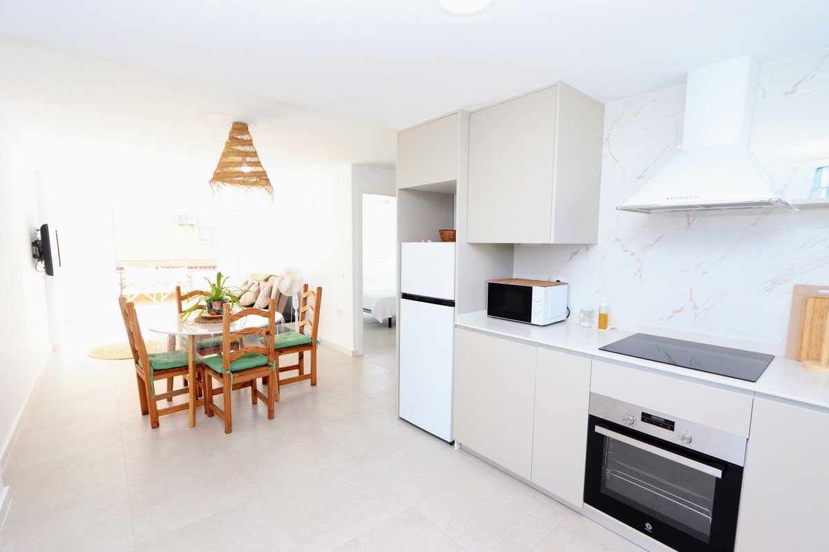 2 Bed Middle Floor Apartment in Mil Palmeras