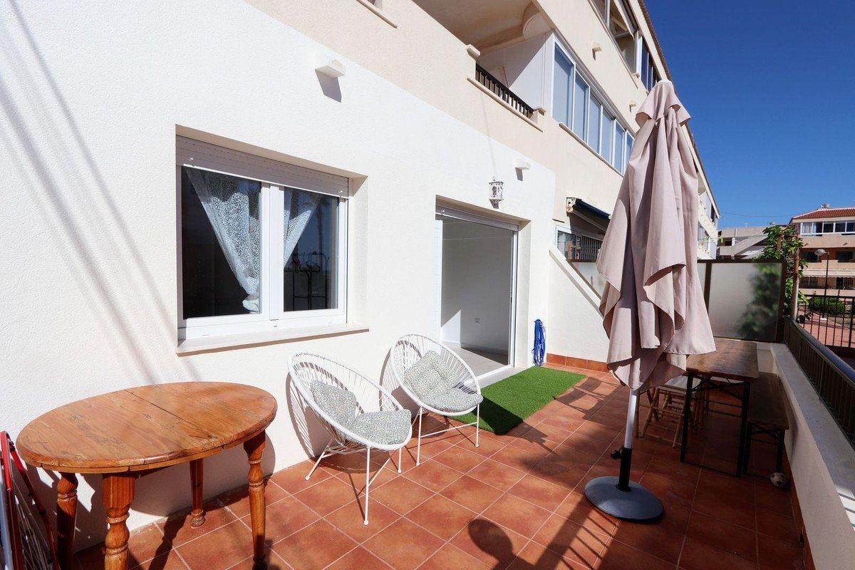 2 Bed Middle Floor Apartment in Mil Palmeras