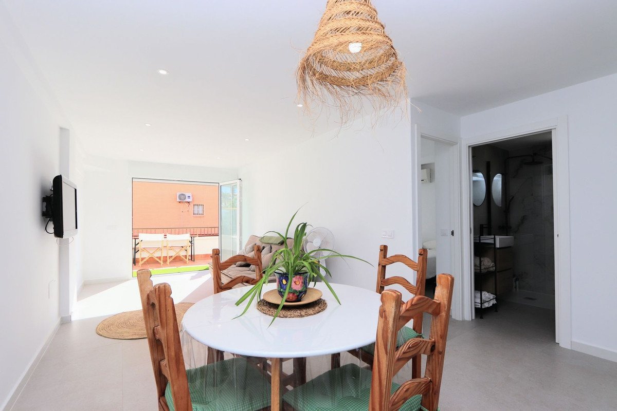2 Bed Middle Floor Apartment in Mil Palmeras