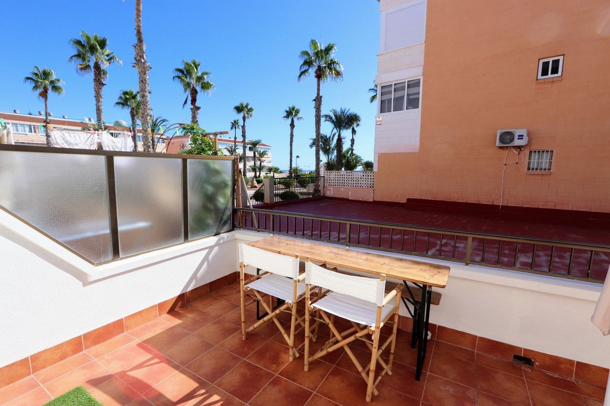 2 Bed Middle Floor Apartment in Mil Palmeras