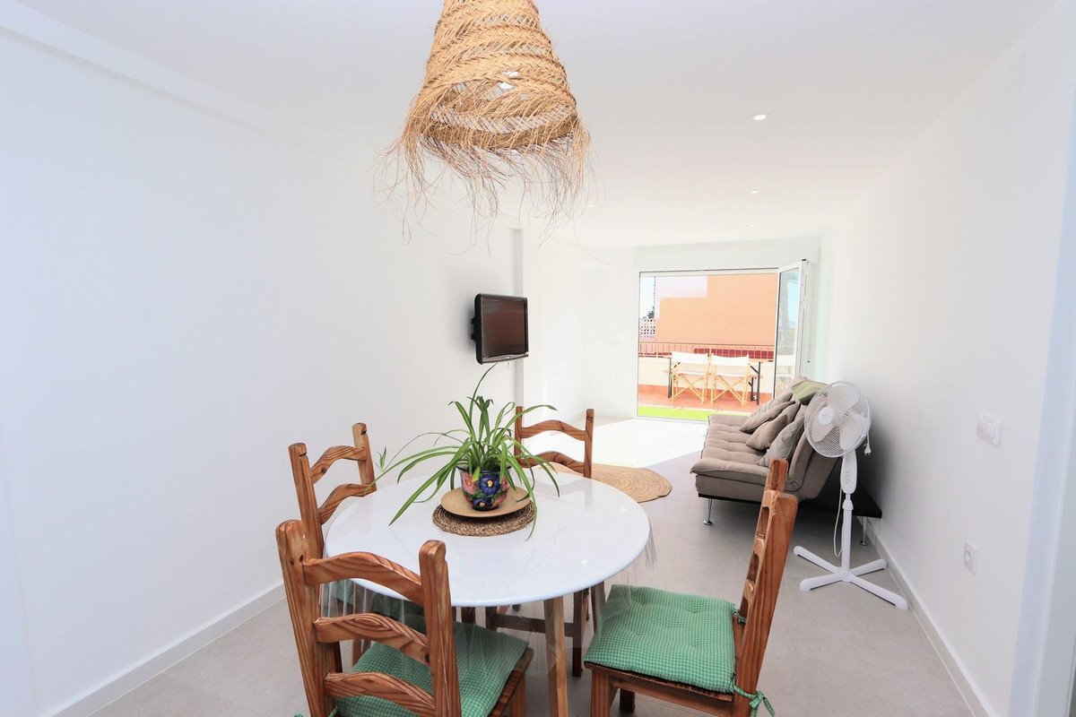 2 Bed Middle Floor Apartment in Mil Palmeras