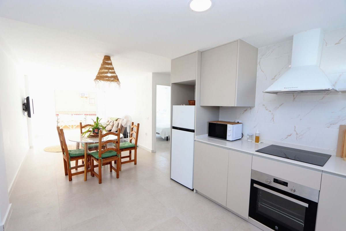 2 Bed Middle Floor Apartment in Mil Palmeras