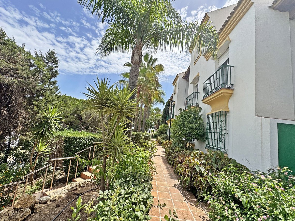 2 Bed Middle Floor Apartment in Carib Playa