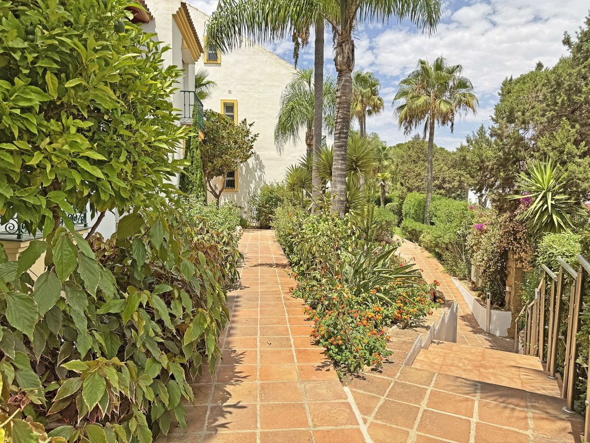 2 Bed Middle Floor Apartment in Carib Playa