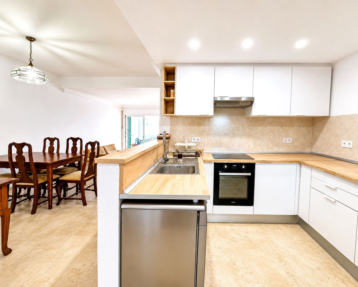 2 Bed Middle Floor Apartment in Carib Playa