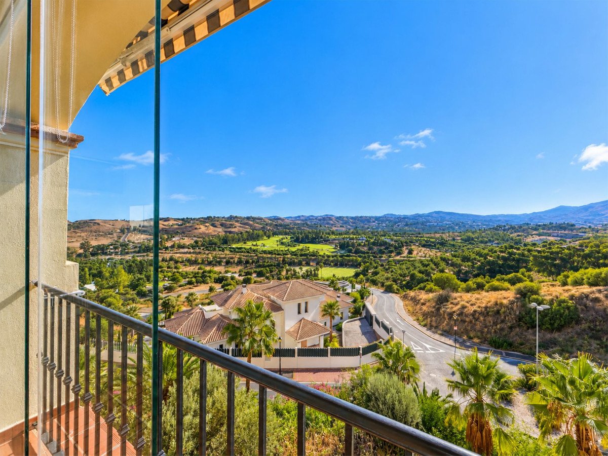 2 Bed Middle Floor Apartment in La Cala Hills
