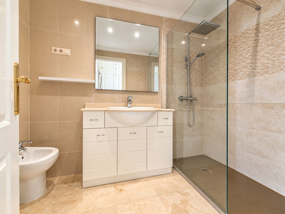2 Bed Middle Floor Apartment in La Cala Hills