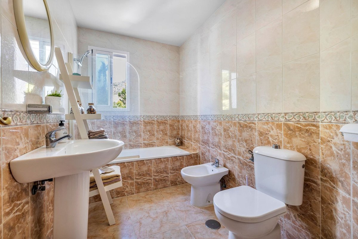 3 Bed Middle Floor Apartment in Benalmadena