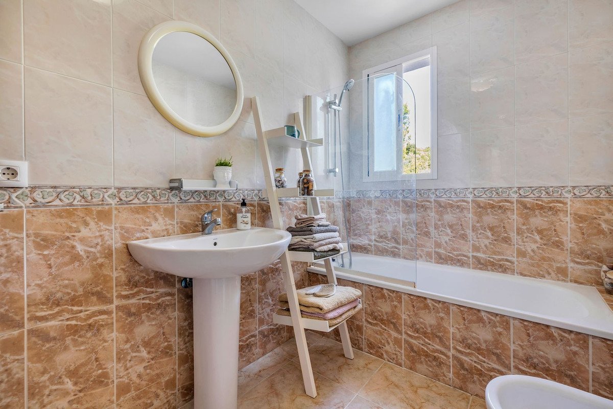 3 Bed Middle Floor Apartment in Benalmadena