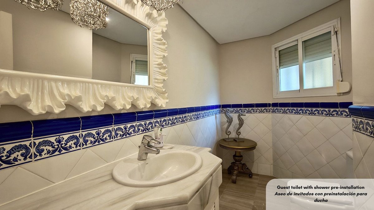 3 Bed Middle Floor Apartment in Bahía de Marbella