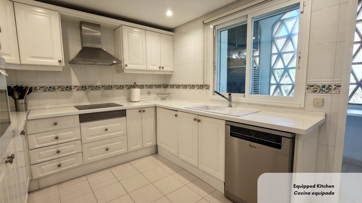 3 Bed Middle Floor Apartment in Bahía de Marbella