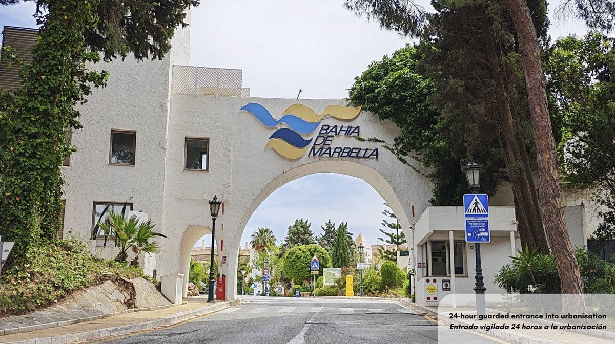 3 Bed Middle Floor Apartment in Bahía de Marbella