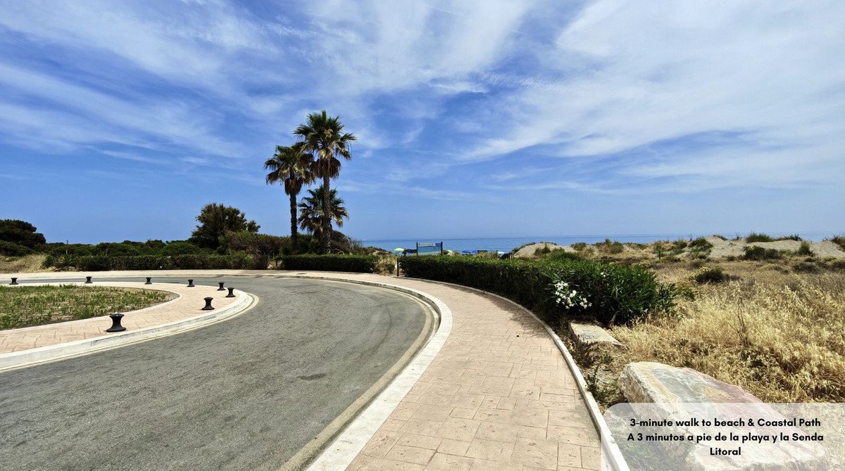 3 Bed Middle Floor Apartment in Bahía de Marbella
