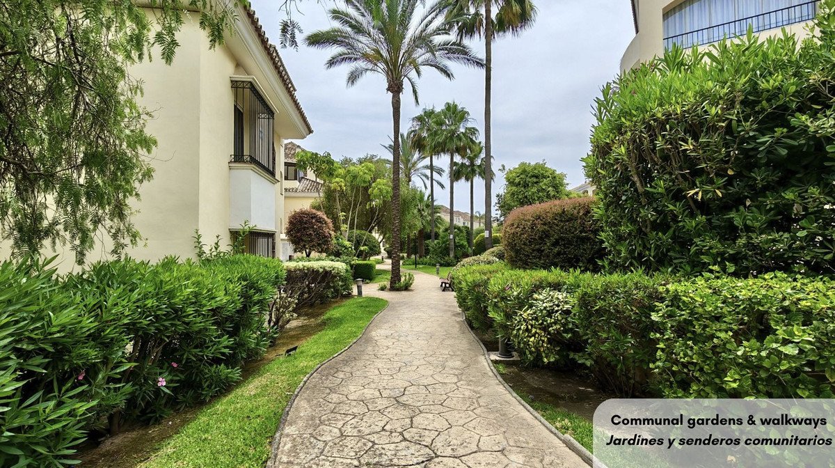 3 Bed Middle Floor Apartment in Bahía de Marbella