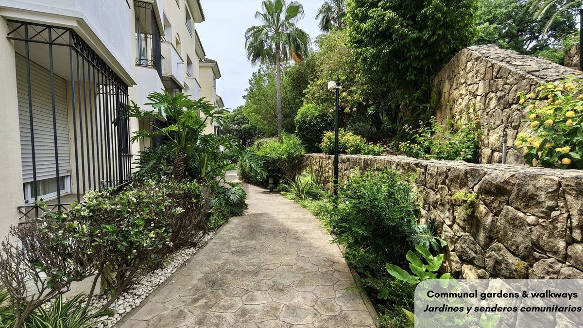 3 Bed Middle Floor Apartment in Bahía de Marbella