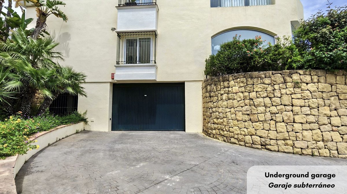 3 Bed Middle Floor Apartment in Bahía de Marbella