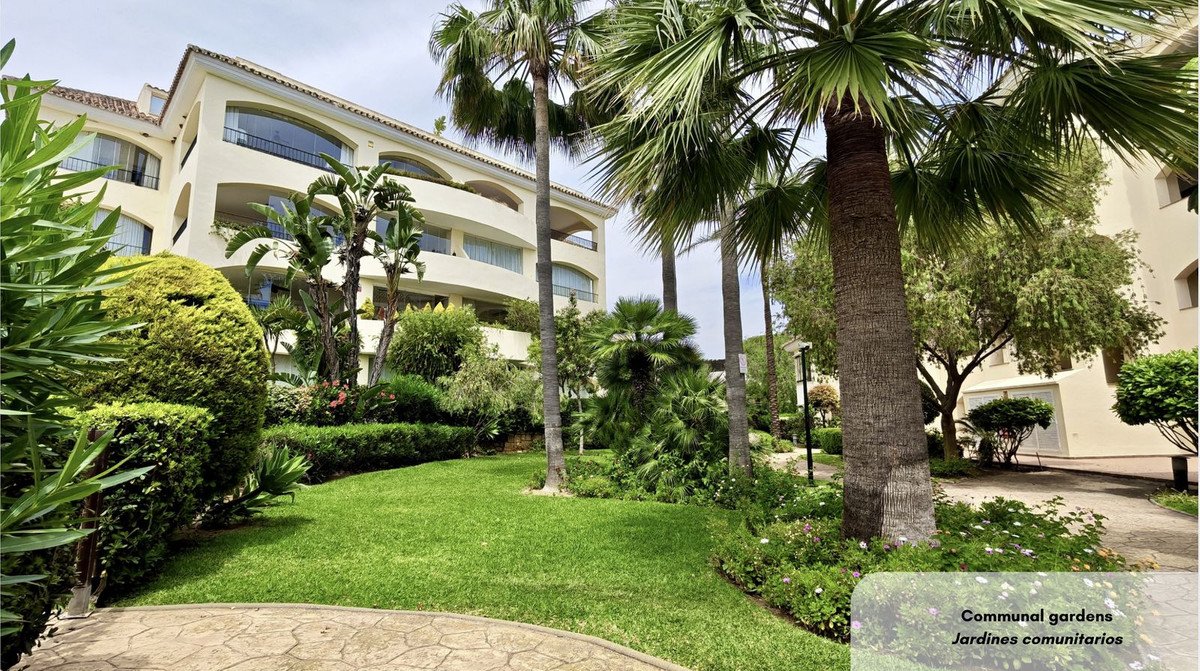 3 Bed Middle Floor Apartment in Bahía de Marbella