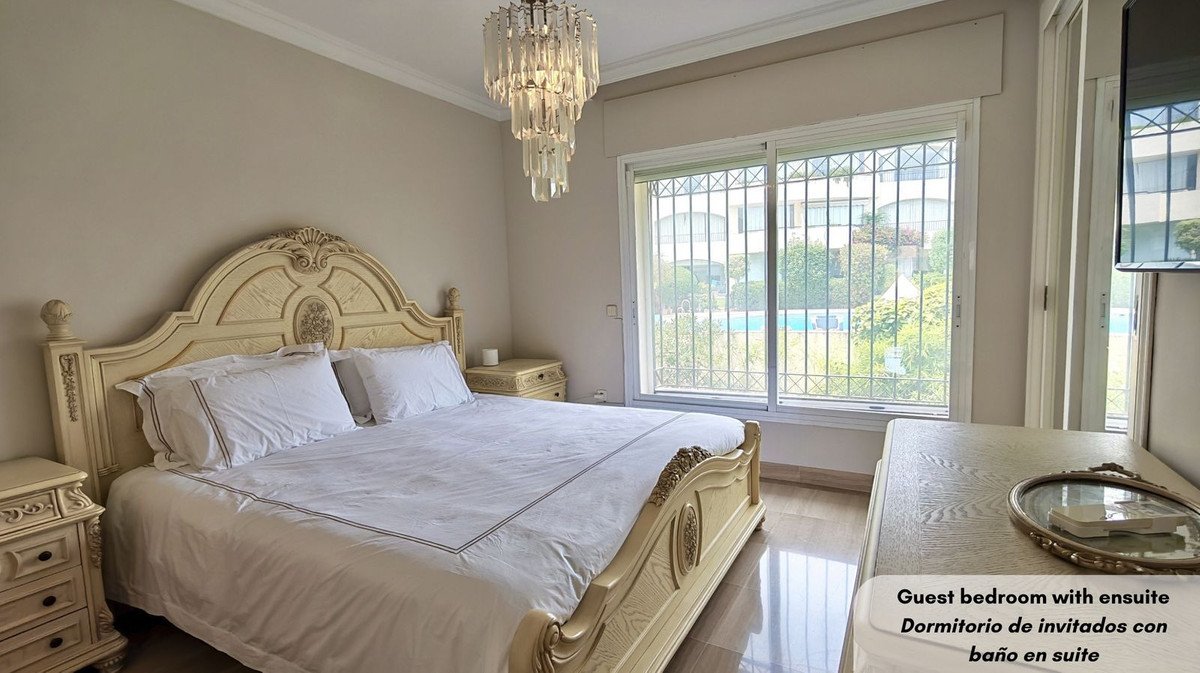 3 Bed Middle Floor Apartment in Bahía de Marbella