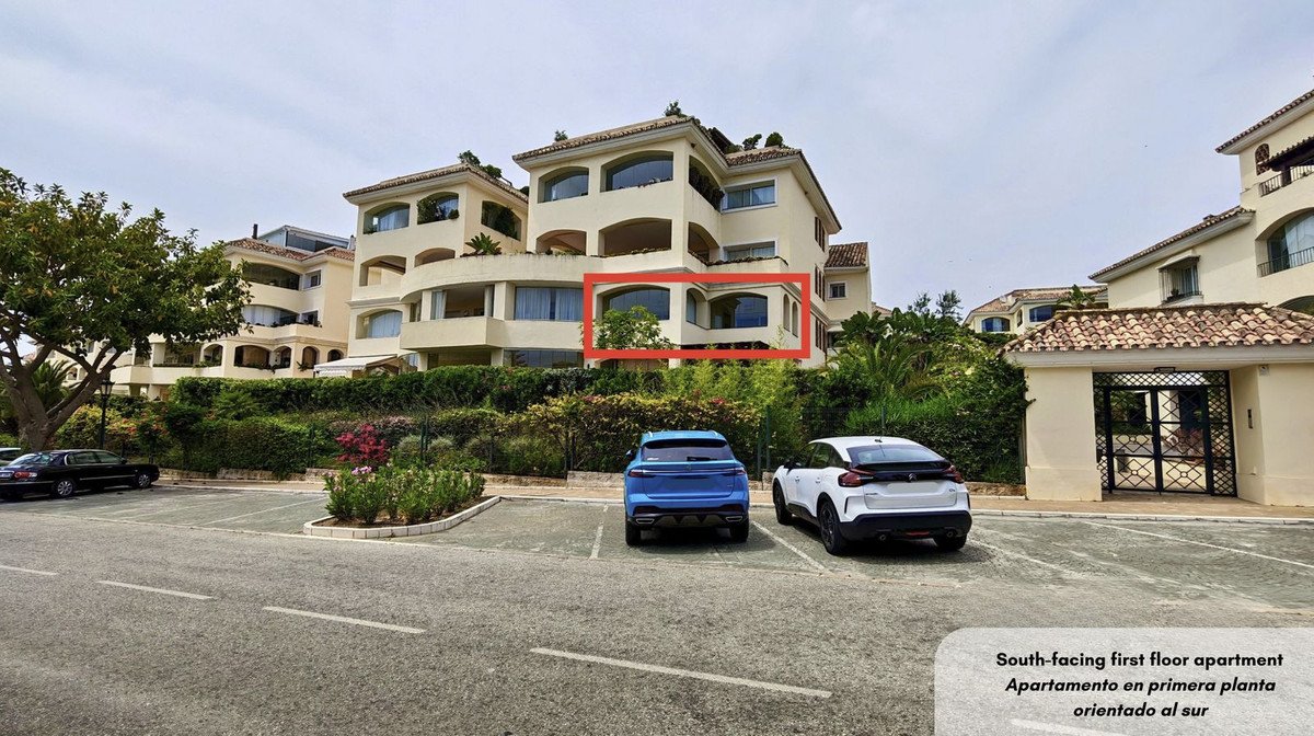 3 Bed Middle Floor Apartment in Bahía de Marbella
