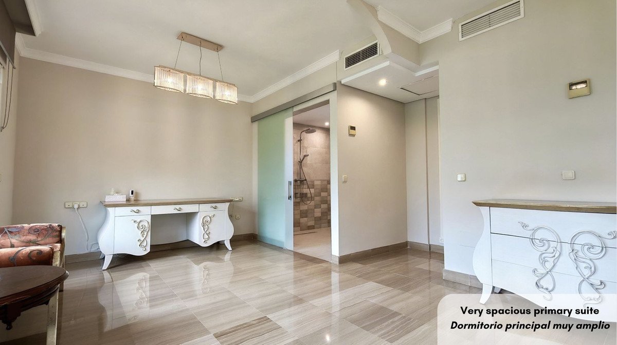 3 Bed Middle Floor Apartment in Bahía de Marbella