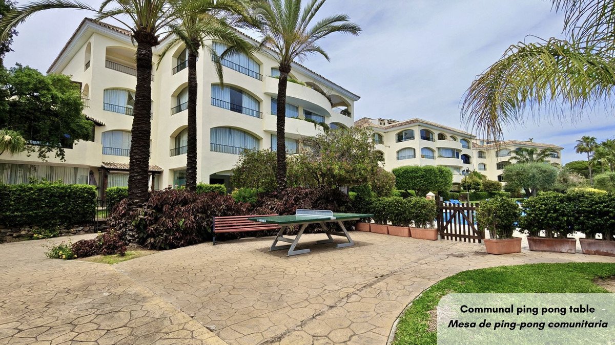 3 Bed Middle Floor Apartment in Bahía de Marbella