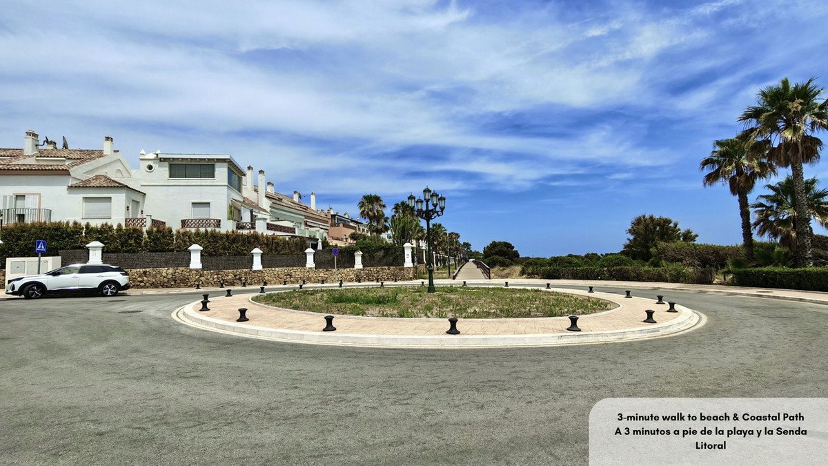 3 Bed Middle Floor Apartment in Bahía de Marbella