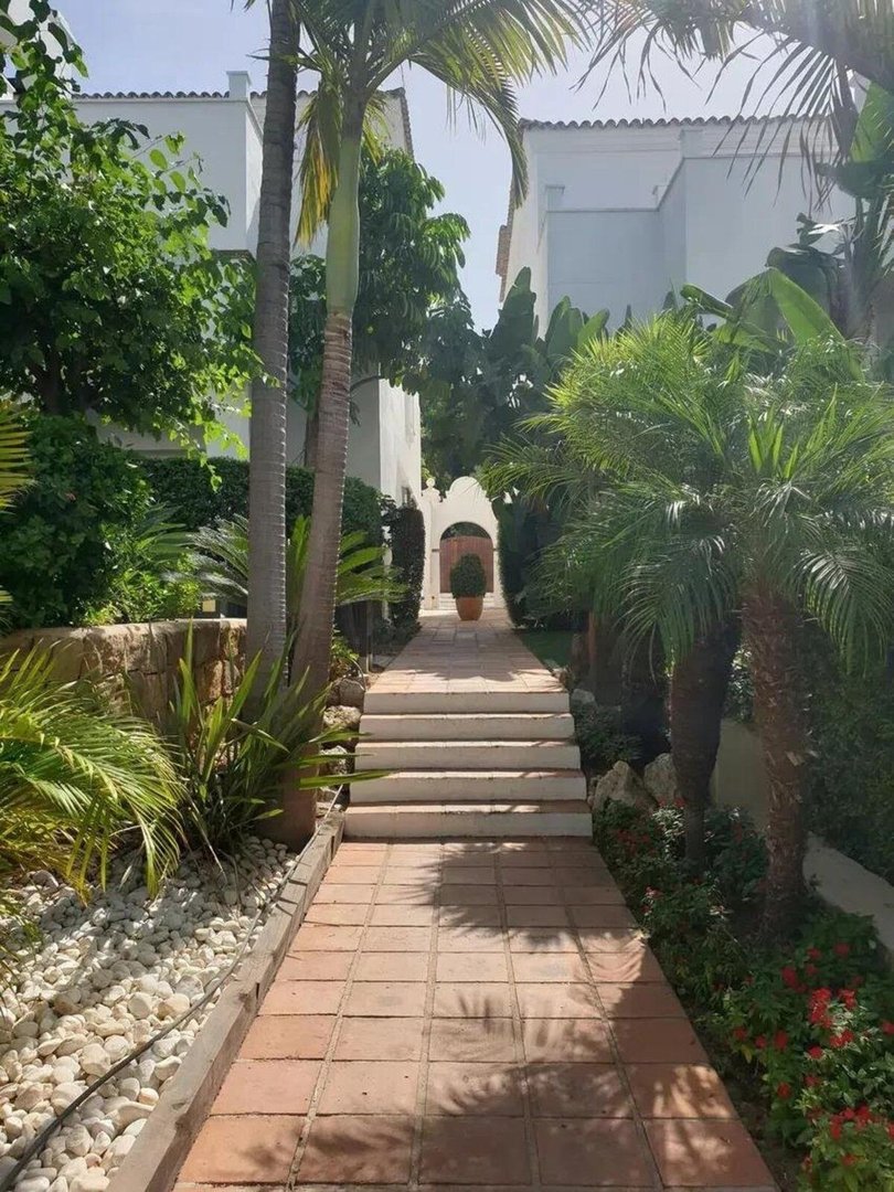 3 Bed Middle Floor Apartment in Nagüeles