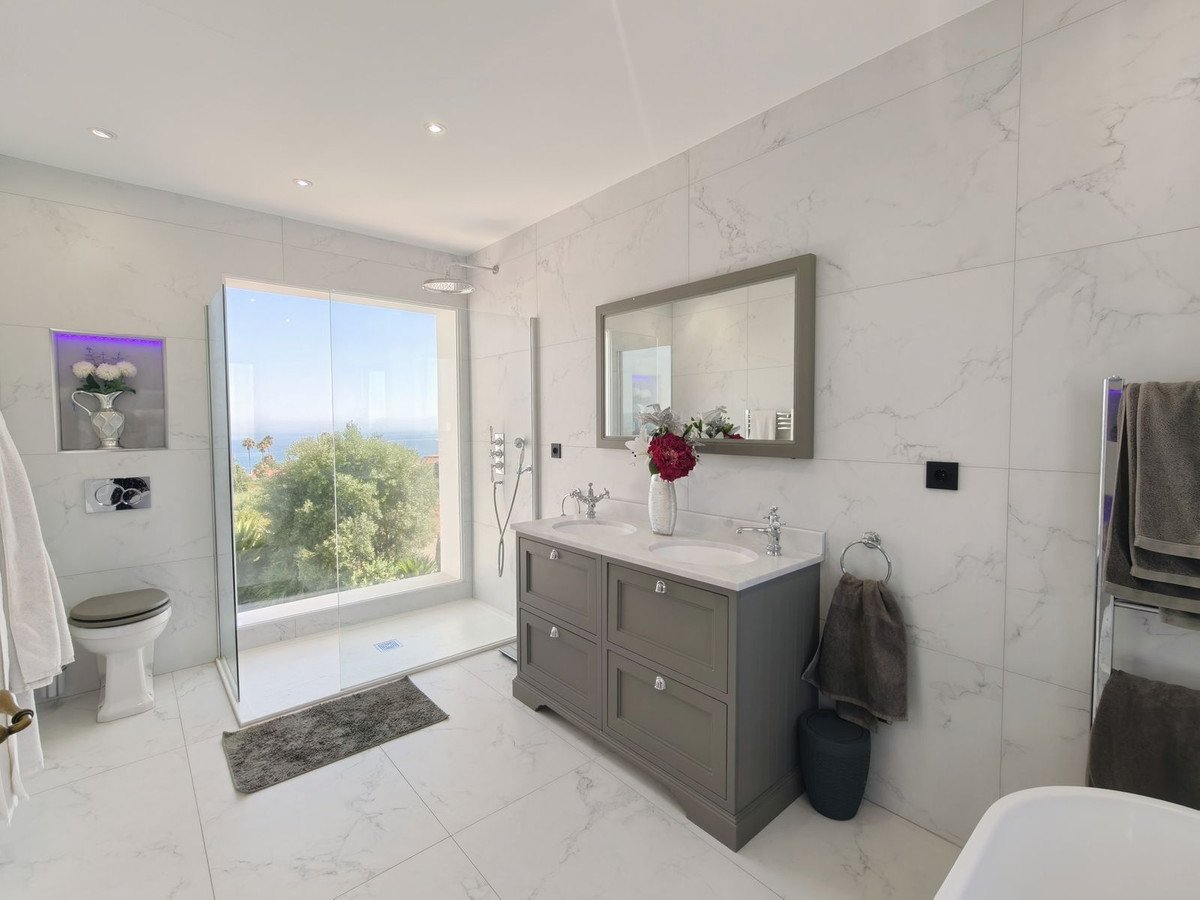 5 Bed Detached Villa in San Diego