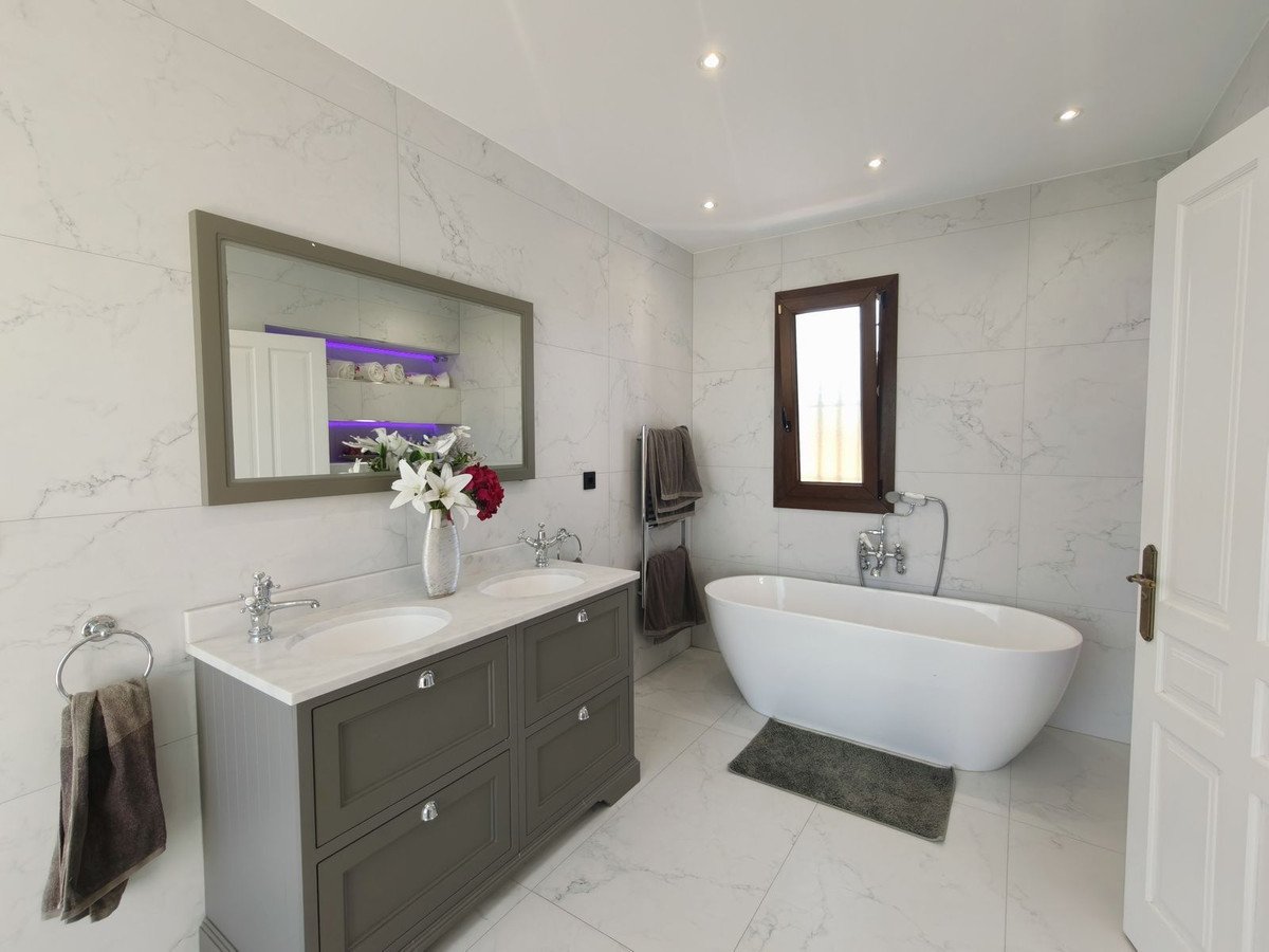 5 Bed Detached Villa in San Diego
