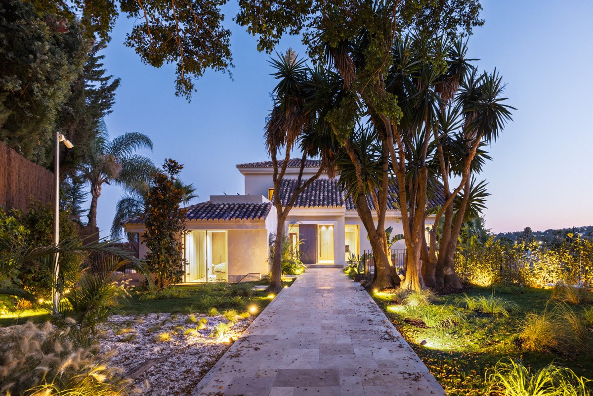 5 Bed Detached Villa in Nueva Andalucía