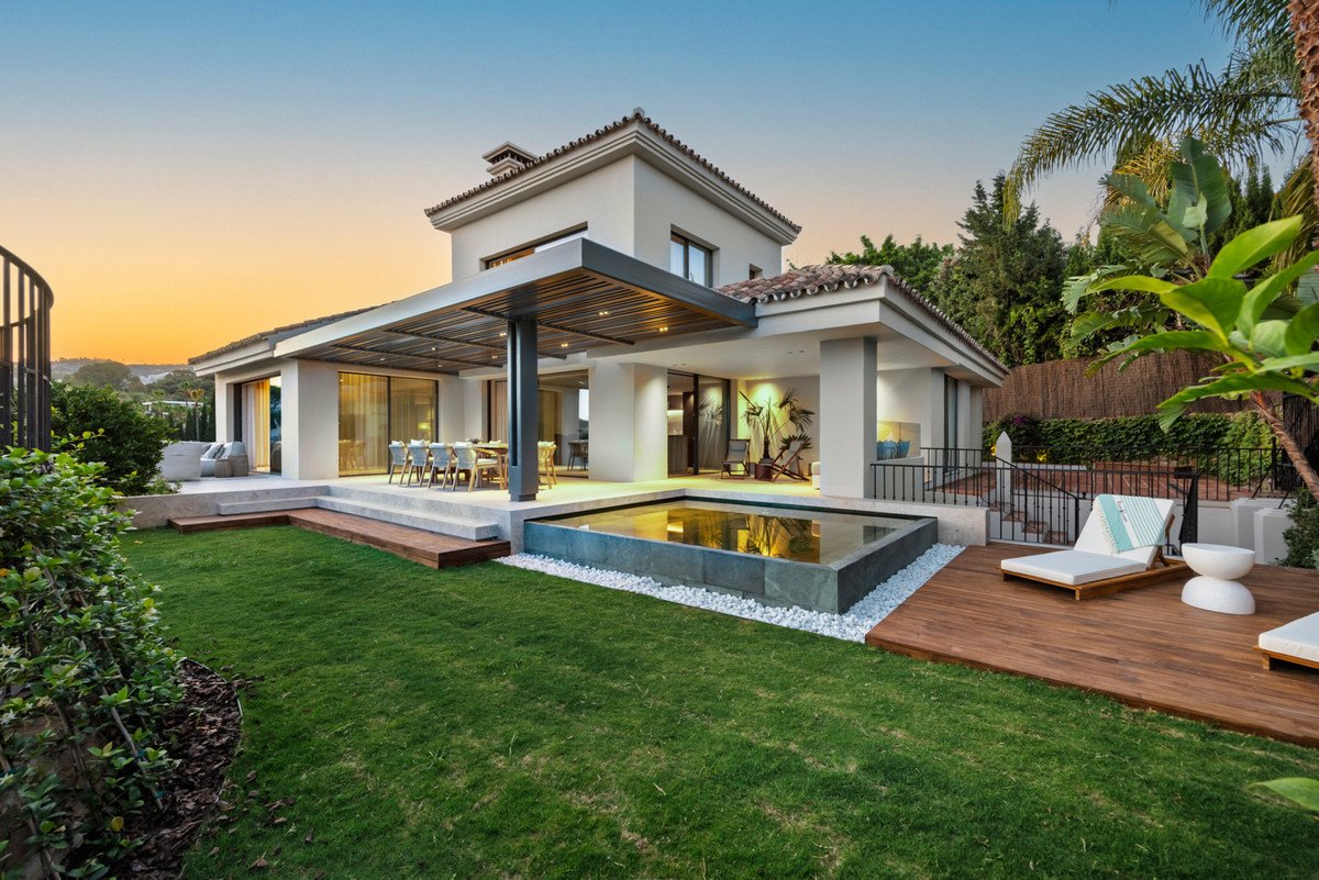5 Bed Detached Villa in Nueva Andalucía