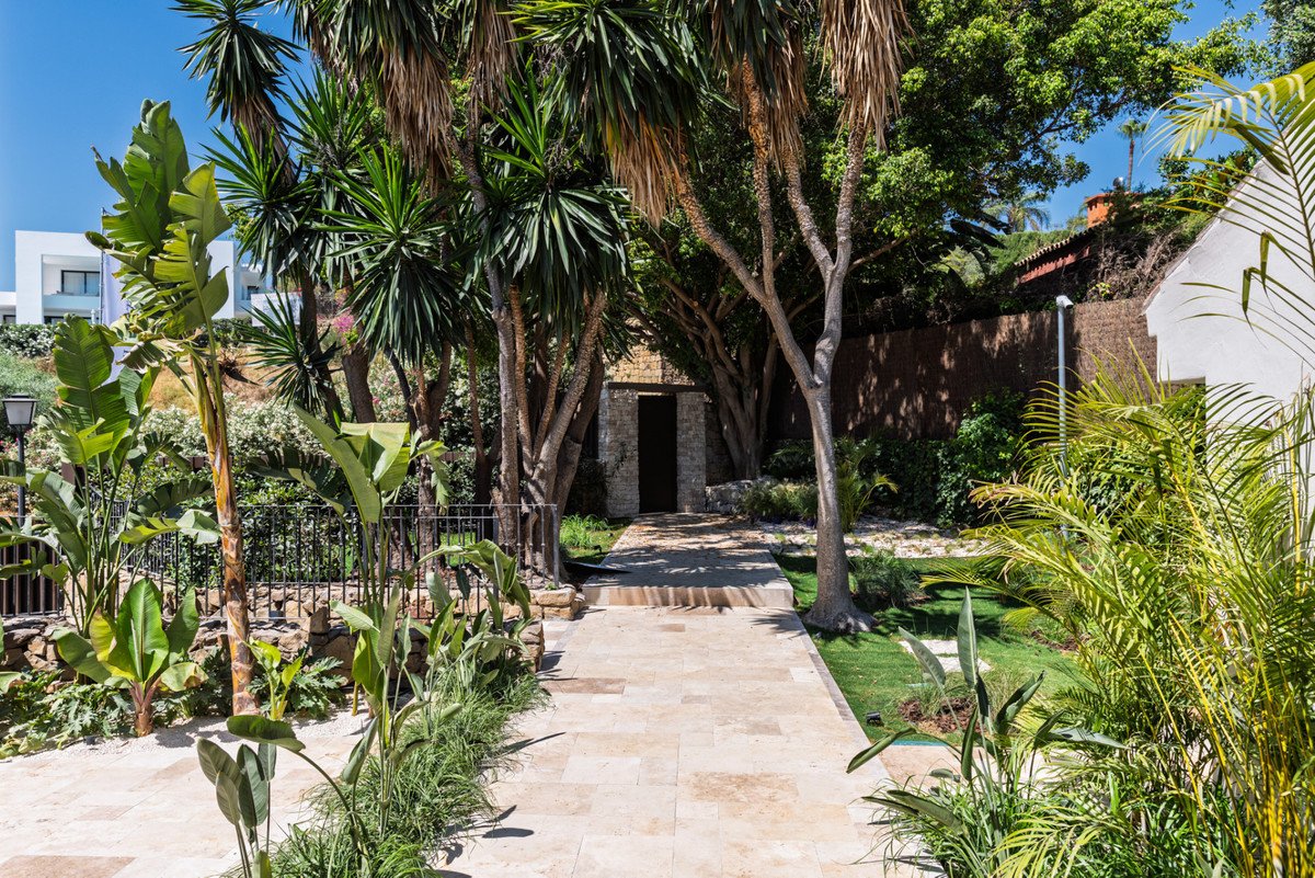 5 Bed Detached Villa in Nueva Andalucía