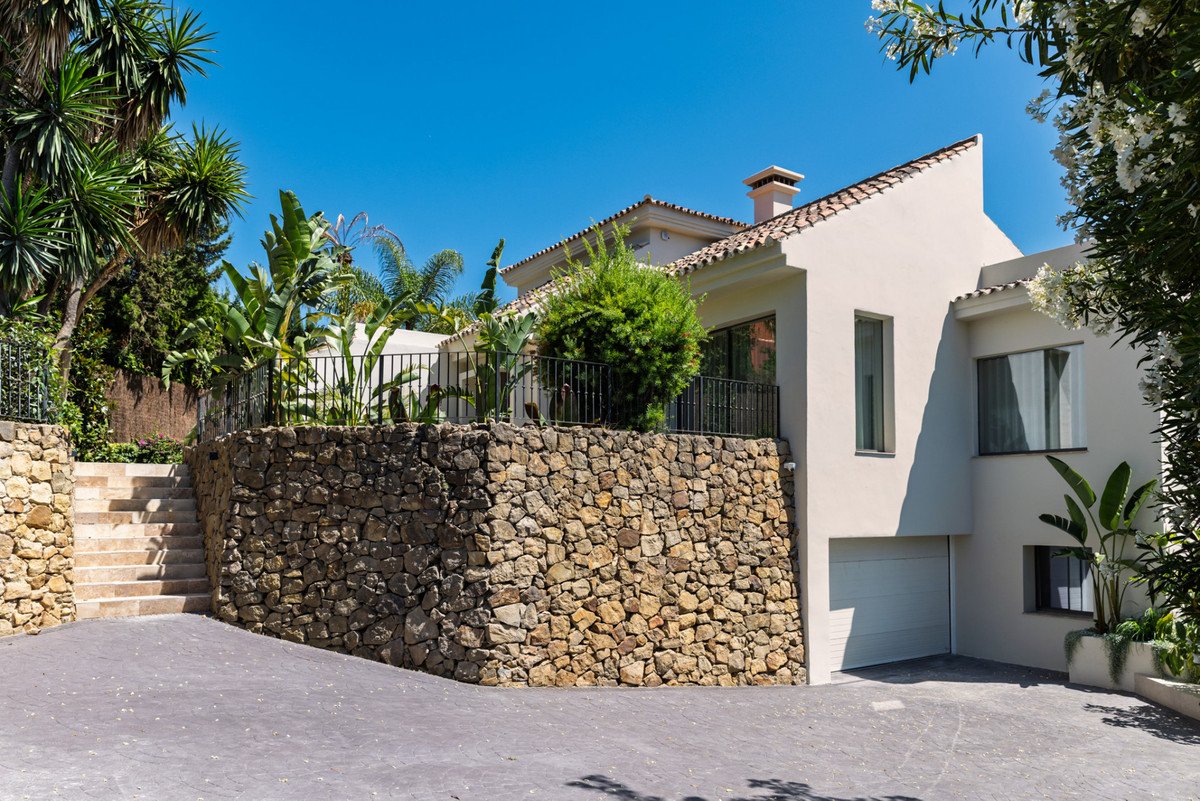 5 Bed Detached Villa in Nueva Andalucía