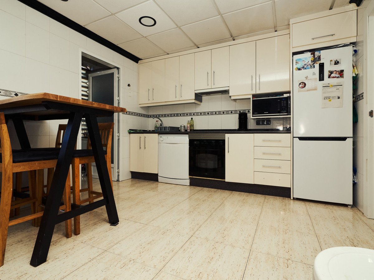 4 Bed Middle Floor Apartment in Dolores