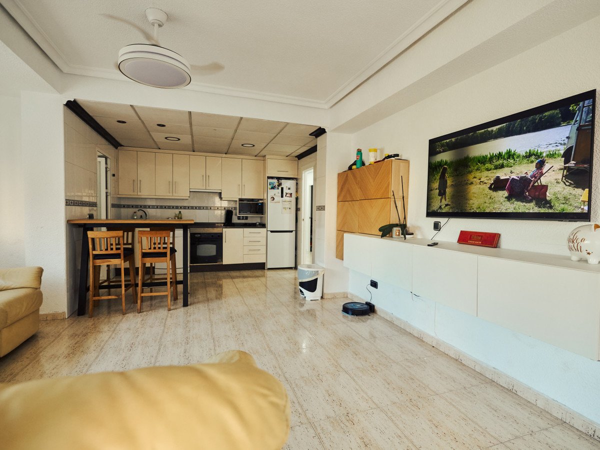 4 Bed Middle Floor Apartment in Dolores