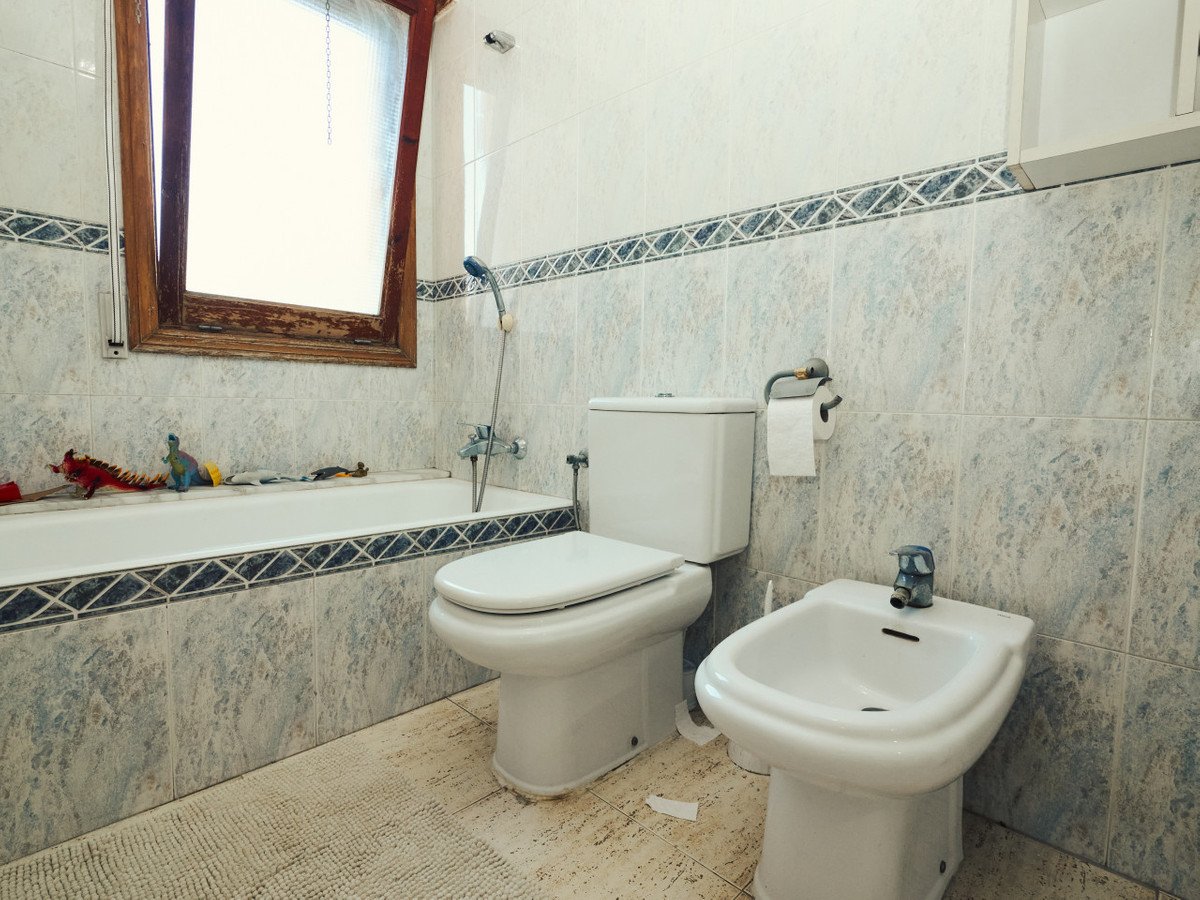 4 Bed Middle Floor Apartment in Dolores