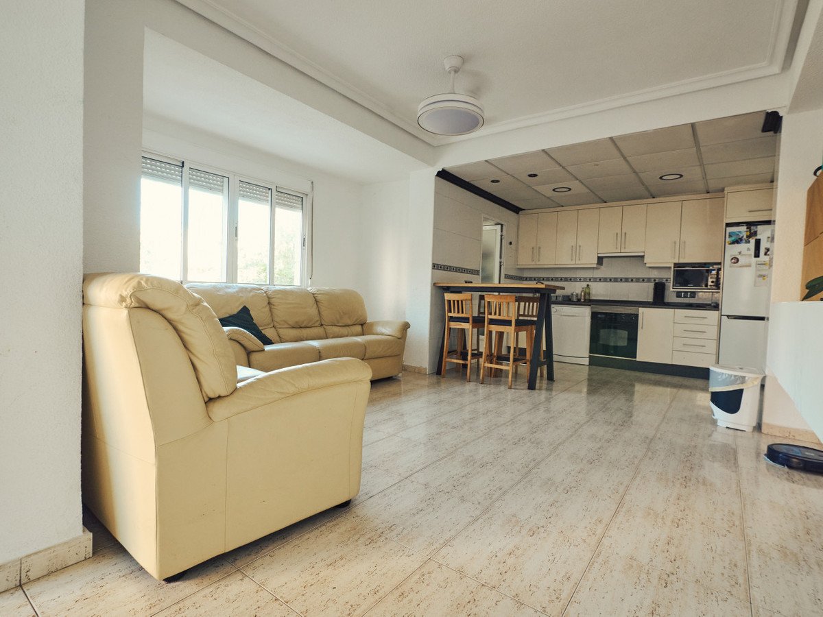 4 Bed Middle Floor Apartment in Dolores